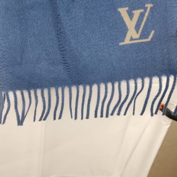 Louis Vuitton thick cashmere logo scarf in EUC - Picture 6 of 9